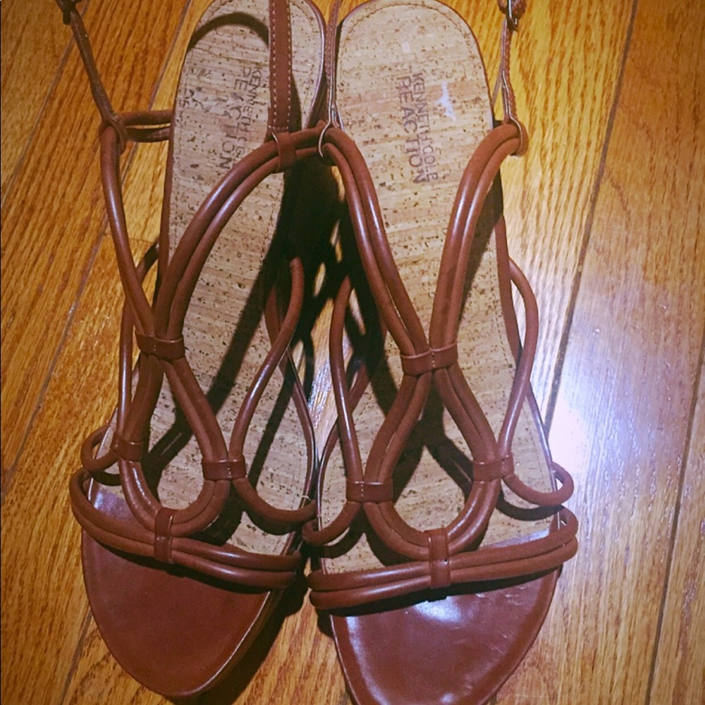 Kenneth Cole Cute Sandal . - Picture 4 of 8